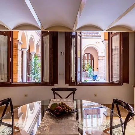 Luxury & Elegant Duplex In Center Apartment *